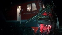 Juru bicara kantor Gubernur Vladimir menuturkan kepada RIA Novosti, mesin bus itu mengalami gangguan saat melewati perlintasan rel yang sedikit menanjak.