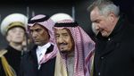 Langka! Saat Raja Salman Turun Tangga Gara-gara Eskalator Macet