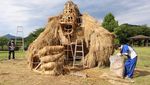 Foto: Monster-monster Jerami Raksasa di Jepang