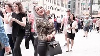 Ia rupanya tengah berlibur di Negeri Paman Sam. Dok. Instagram/cynthiaraalona_real