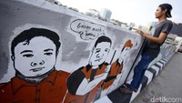 Tak lupa mereka pun melukis curhatannya tentang gajinya.