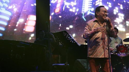 Shadow Puppets Meets Bob Tutupoly