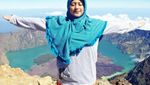 Foto: Siska, Hijaber Cantik yang Suka Naik Gunung