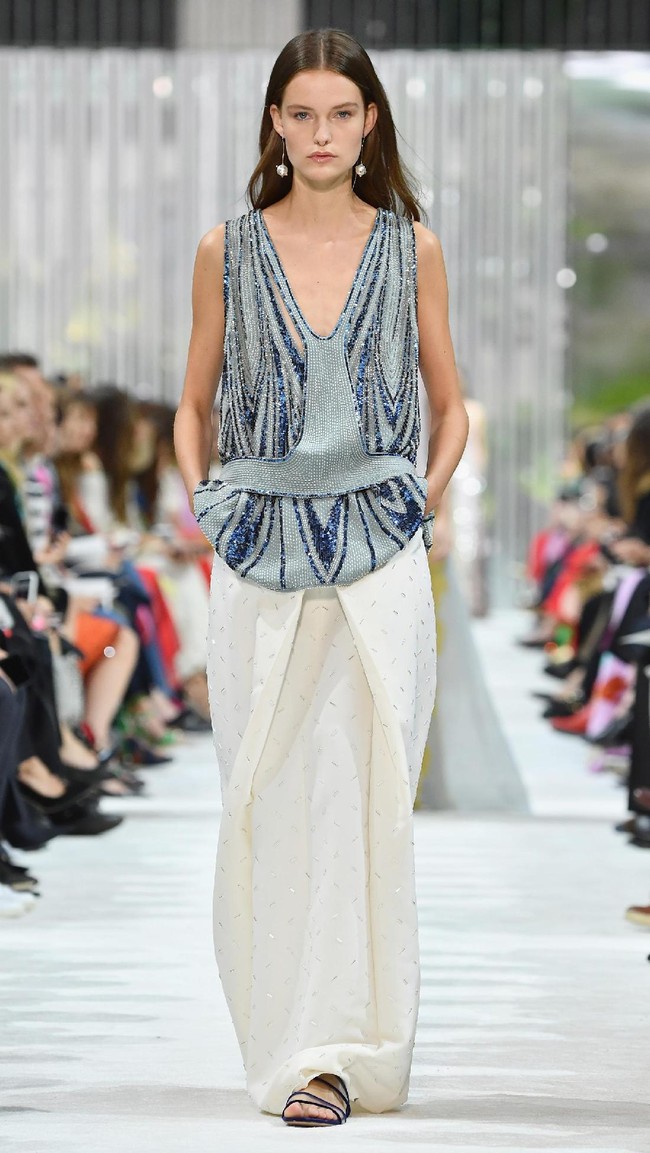 Fashion show Valentino Spring/Summer 2018 di Paris Fashion Week, Prancis, 1 Oktober 2017. [Foto: Pascal Le Segretain/Getty Images]