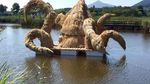 Foto: Monster-monster Jerami Raksasa di Jepang