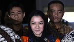 Foto: Bupati Kukar Rita Widyasari Ditahan KPK