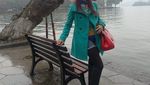 Foto: Gaya Liburan Tante Cantik Awet Muda Puspa Dewi