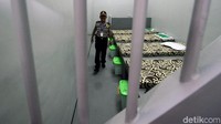 Tampak dalam Rutan KPK di Gedung KPK baru di Jalan Kuningan Persada K4, Jakarta Selatan. Rutan ini tampak bersih dan mulai digunakan sejak Februari 2017. Yang menghuni Rutan KPK adalah para tersangka/terdakwa kasus korupsi.