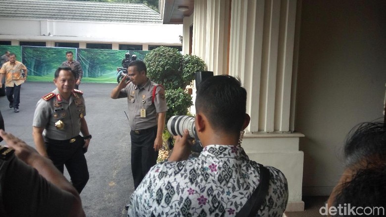 Wiranto, Kapolri, Panglima TNI, dan KaBIN Rapat Bahas Impor Senjata Wiranto, Kapolri, Panglima TNI, dan KaBIN Rapat Bahas Impor Senjata