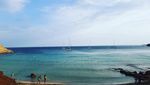 Seperti Harta Karun, Pantai Ini Ada di Balik Tebing