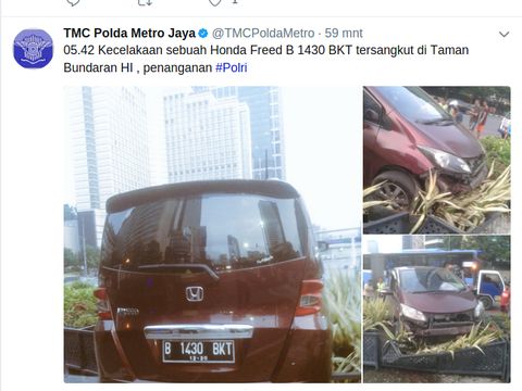  Bruk! Mobil Terobos Taman Bundaran HI dan Tersangkut