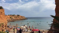 Letaknya di pesisir Laut Mediterania, nama pantainya adalah Sa Caleta (Instagram/alet082)
