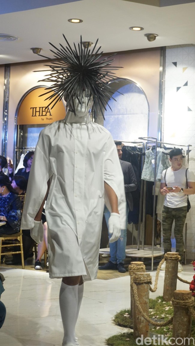 Sekali lagi Rinaldy berhasil membuktikan dirinya sebagai desainer aksesori yang tak boleh dipandang sebelah mata. Foto: Dok. Daniel Ngantung/Wolipop