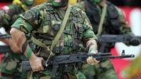 Selain sistem persenjataan, Raja Salman juga membeli senjata ringan Kalashnikov AK-103/Foto: AFP