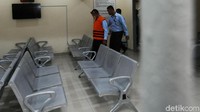 Rutan itu akan mulai beroperasi pada sore nanti. Rencananya 11 tahanan yang saat ini menempati rutan di rutan lama KPK di Jalan HR Rasuna Said Kavling C-1 akan dipindahkan ke rutan baru itu sore nanti.