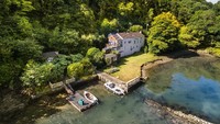 Sawmills merupakan studio rekaman dengan tempat tersembunyi yang menyajikan pemandangan cantik. Studio rekaman ini letaknya di Desa Golant, Cornwall, Inggris (Sawmills)