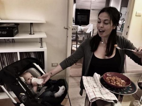 Foto-foto Ini Tunjukkan Ibu-ibu Memang Multitasking 