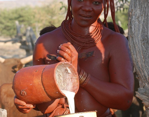 Himba merupakan sebuah suku yang hampir terlupakan di pedalaman Afrika. Tepatnya di Sebelah selatan Angola, Kaokoland (CNN Travel