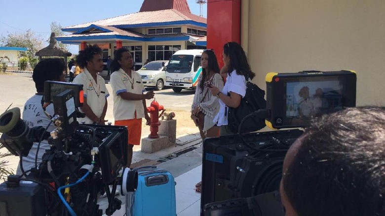 Film Susah Sinyal Arie Kriting | arie kriting kena tar abdur arsyad saat syuting susah Film Susah Sinyal Arie Kriting | arie kriting kena tar abdur arsyad saat syuting susah
