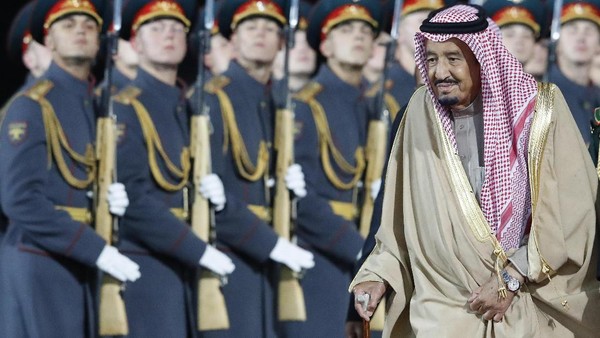 Saat Raja Salman Investasi Besar di China dan Beli Senjata Rusia