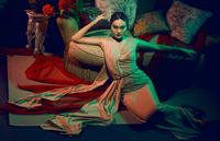 Unik, Desainer Muda Ini Rilis Busana Terinspirasi dari Kerut Wajah Manusia