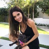 Wanita berusia 26 tahun ini tak hanya jago berbahasa Inggris dan Spanyol, tapi juga Prancis. Foto: Dok. Instagram/Paola Paulin