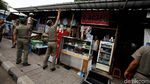 Foto: Asyik! Trotoar di Ciracas Bebas PKL dan Parkir Liar