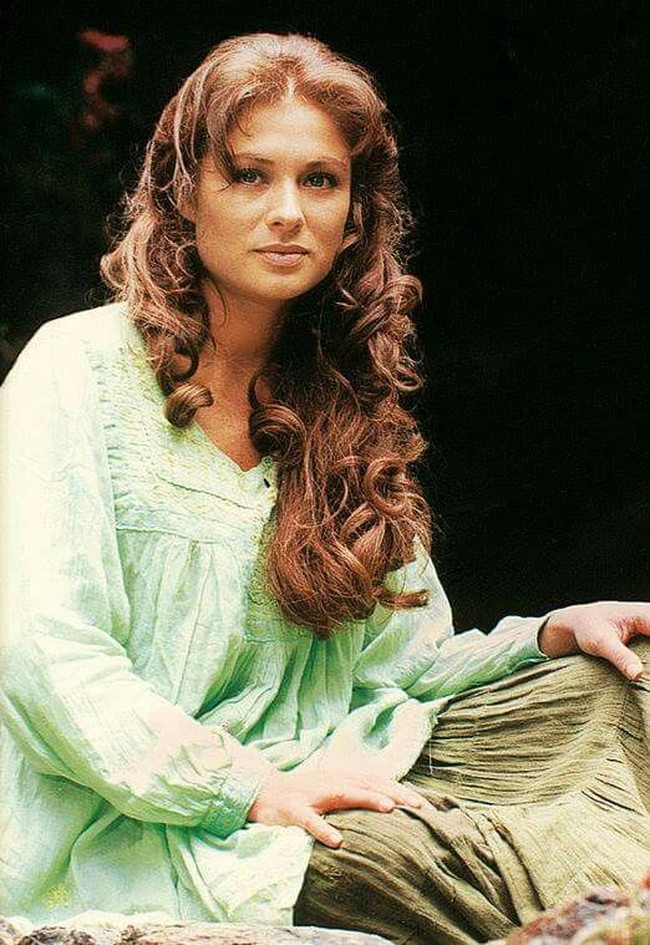 Sosok Esmeralda pernah jadi idola khusus di kalangan pencinta telenovela di era 90-an. Apa lagi kalau bukan karena kecantikan pemeran utamanya, Leticia Calderon. Foto: Instagram