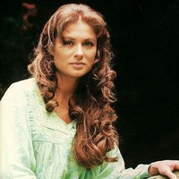 Sosok Esmeralda pernah jadi idola khusus di kalangan pencinta telenovela di era 90-an. Apa lagi kalau bukan karena kecantikan pemeran utamanya, Leticia Calderon. Foto: Instagram