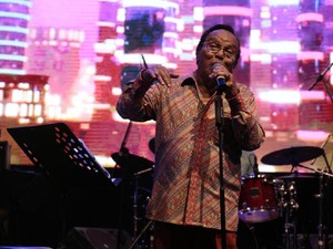 Bob Tutupoly Alami Stroke-Dirawat di ICU Sebulan Sebelum Meninggal
