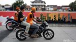 Ketika Pasukan Oranye Curhat Lewat Lukisan