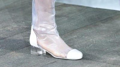 Foto: 10 Sepatu Unik dari Paris Fashion Week
