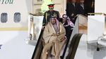 Langka! Saat Raja Salman Turun Tangga Gara-gara Eskalator Macet