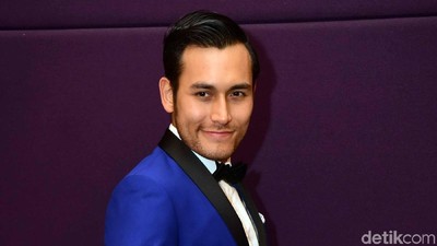 Pesona Arifin Putra Bikin Jatuh Hati