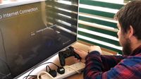Wuih, Pria Ini Berani Bawa PS4 dan TV 32 Inci untuk Main Game di McDonald's!