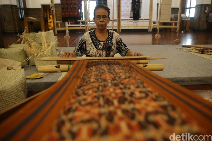 Pameran kain tenun bertajuk 