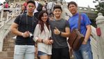 Foto: Gaya Liburan Tante Cantik Awet Muda Puspa Dewi