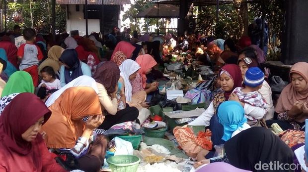 Sandranan di Makam Ki Mandung-Nyi Mandung, Gunung Kalong, Ungaran Timur, Kabupaten Semarang.