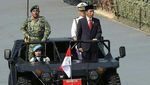 Melihat Aksi Jokowi Naik Jet Tempur, Kapal Perang, hingga Tank