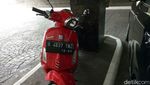 Gaya Djarot Naik Vespa Merah ke Balai Kota