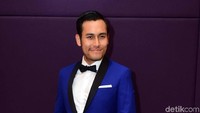 Arifin tampil dibalut kemeja putih yang dipadu dengan setelan biru dan sepatu coklat. Pool/Noel/detikFoto.