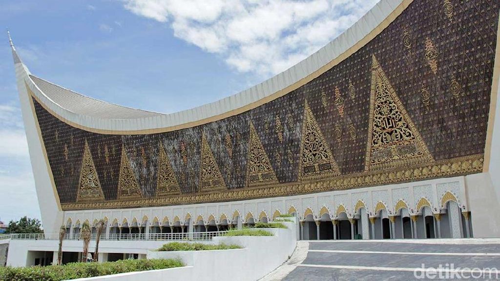 Megahnya Masjid Raya Sumbar dengan Desain Terbaik di Dunia