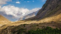 Letak Lembah Johar sendiri amat jauh dari dunia modern. Berlokasi di lembah pegunungan Himalaya bagian barat. Setidaknya ada enam desa India kuno yang telah ditinggalkan selama lebih dari setengah abad di lembah ini (Dok. Himanshu Khagta/BBC Travel)