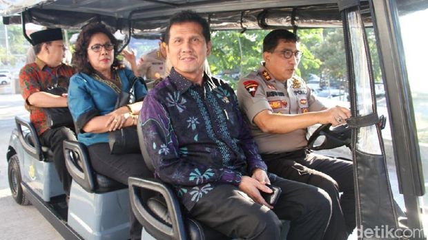 Menpan RB di Polda Jatim.
