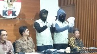 Aditya dan Sudiwardono ditangkap KPK di Jakarta, Jumat (6/10) kemarin malam bersama tiga orang lainnya. Mereka ditangkap di sebuah hotel di daerah Pecenongan, Jakpus. (Foto: Hary Lukita Wardani/detikcom)