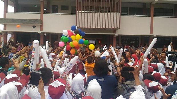 Djarot berharap karakter Bhinneka Tunggal Ika ditanamkan di dunia pendidikan.