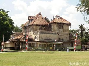 Bangunan Cagar Budaya Gedong Kuning di Ungaran Rusak Parah
