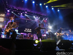 Cerita di Balik Lagu-lagu Protes Efek Rumah Kaca