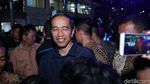 Lepas Jaket, Jokowi Pakai Kaus We The Fest