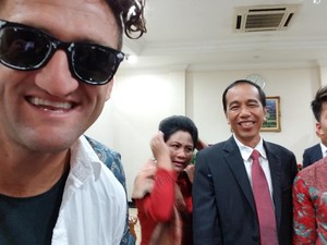 Saat Jokowi dan Iriana Diajak Selfie Youtuber AS Casey Neistat